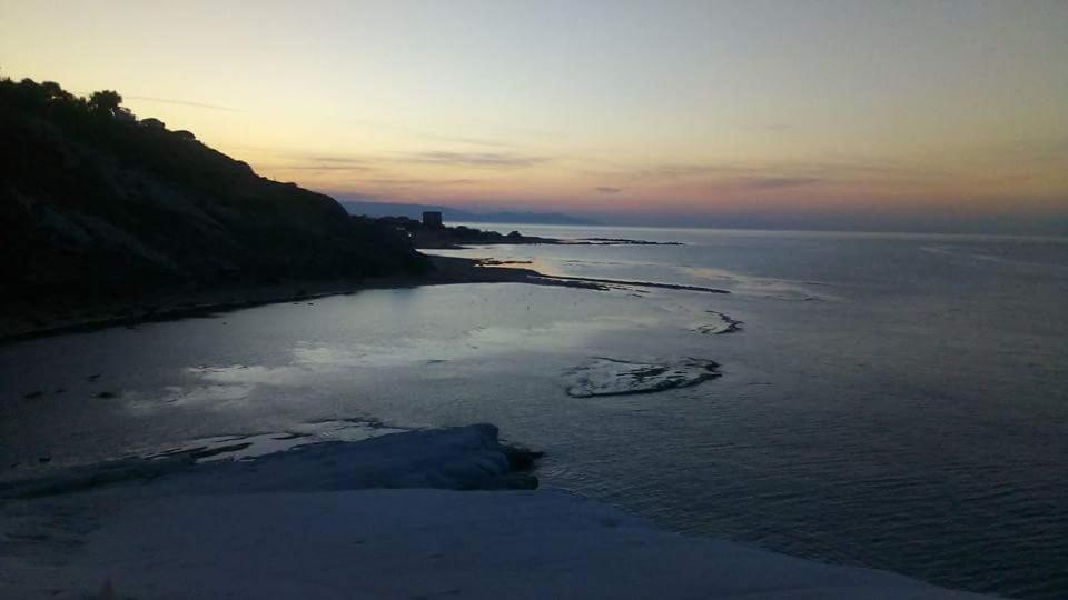 Anemone Della Scala Dei Turchi Apartment เรอัลมอนเต ภายนอก รูปภาพ